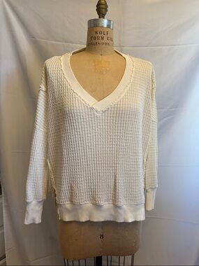 American Eagle Cream Waffle Knit V-Neck Pullover